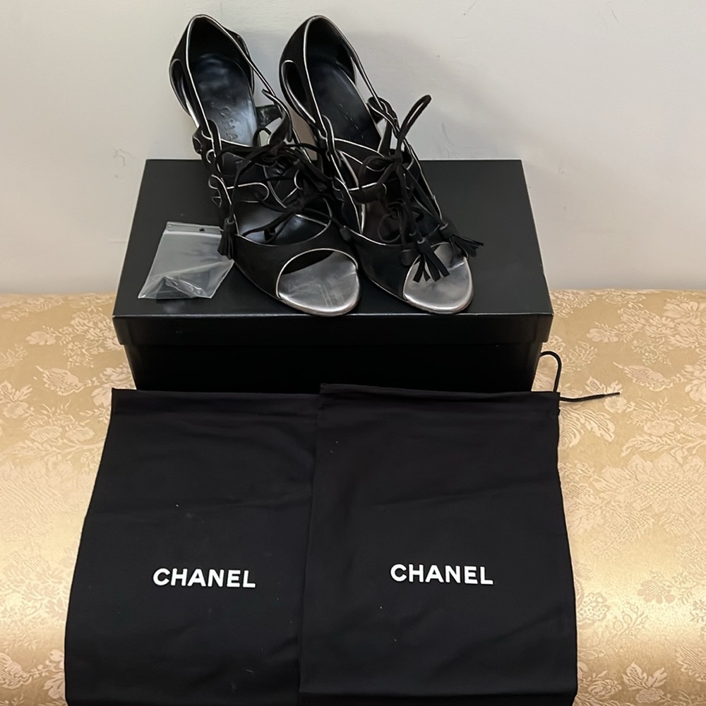 Gorgeous black Chanel high heels shoes